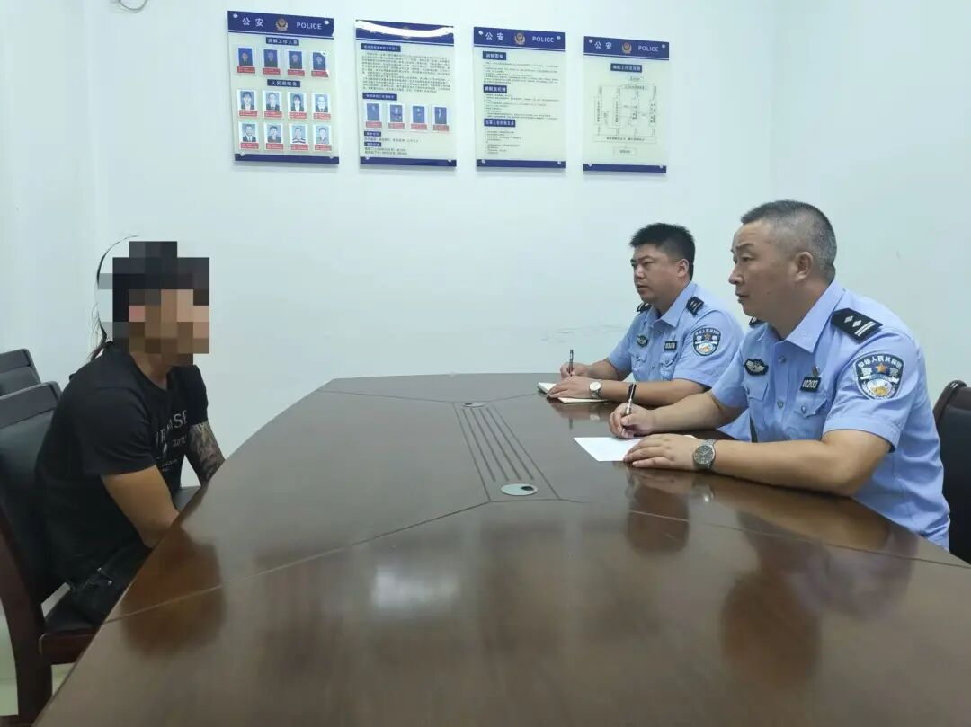 海南文昌一男子拖拽海豹“阿侬”上岸，被警告教育！警方紧急提醒