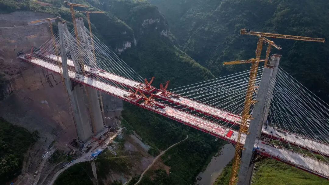 再添新地标！乌长高速公路金旗特大桥顺利合龙