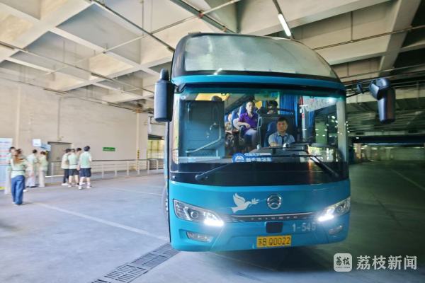 江苏高校新生报到季:以创意“开学礼”开启暖心学期 江苏高校新生报到季:以创意“开学礼”开启暖心学期