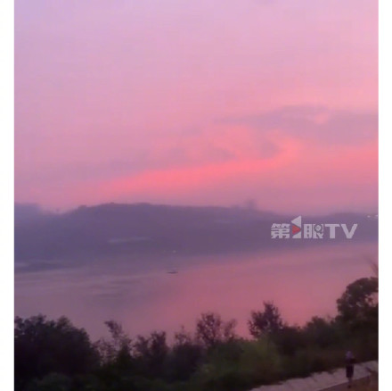 重庆今早的天空是粉色的！你看到了吗？
