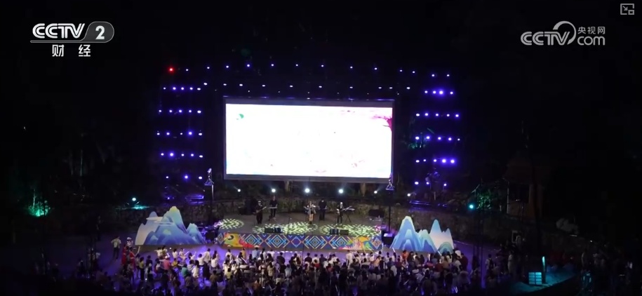 悬崖书店、天坑音乐节成文旅“新宠” 景点“新”魅力燃动消费“热引擎”