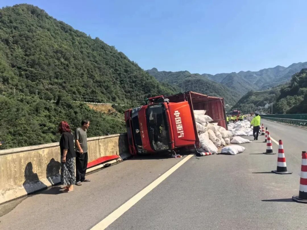 为孩子凑学费出车祸，交警这句话太戳人了！