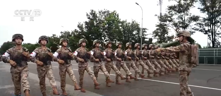 用实际行动展现使命与担当 看阅兵训练场上“白衣战士”的风采