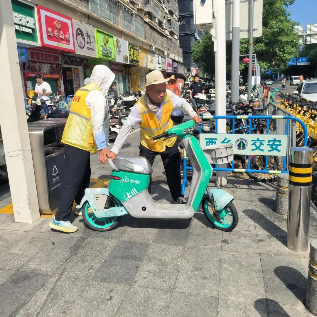 老哥来深圳摆摊“搞钱”，城管劝导场面火爆，结局是……