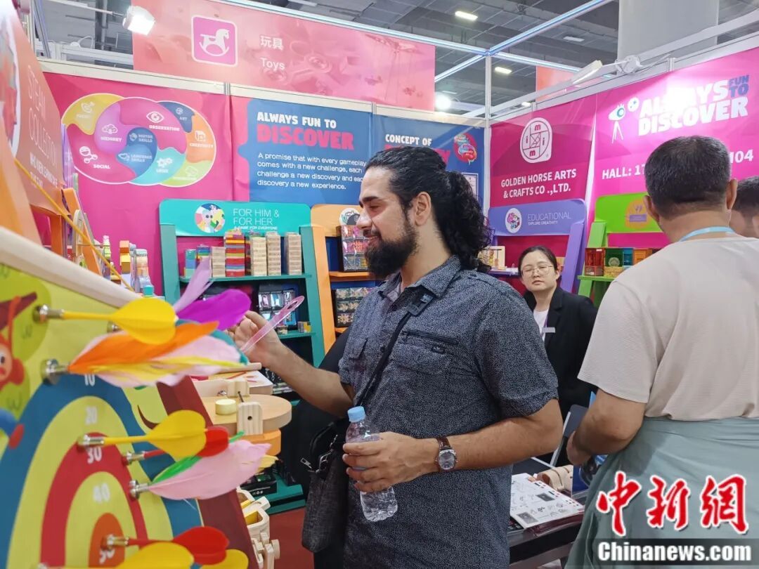 这座被群山包围的小城，何以将木头“玩”转全球？