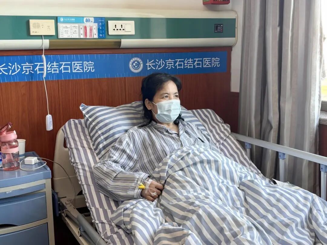 十年隐忍不敌一刻剧痛!女子肾门被2.2厘米结石“堵死” 十年隐忍不敌一刻剧痛!女子肾门被2.2厘米结石“堵死”