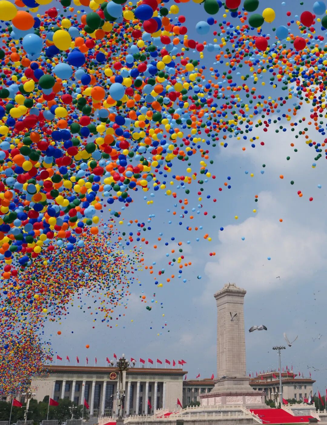 阅兵现场放飞的8万只气球，最后去哪儿了？