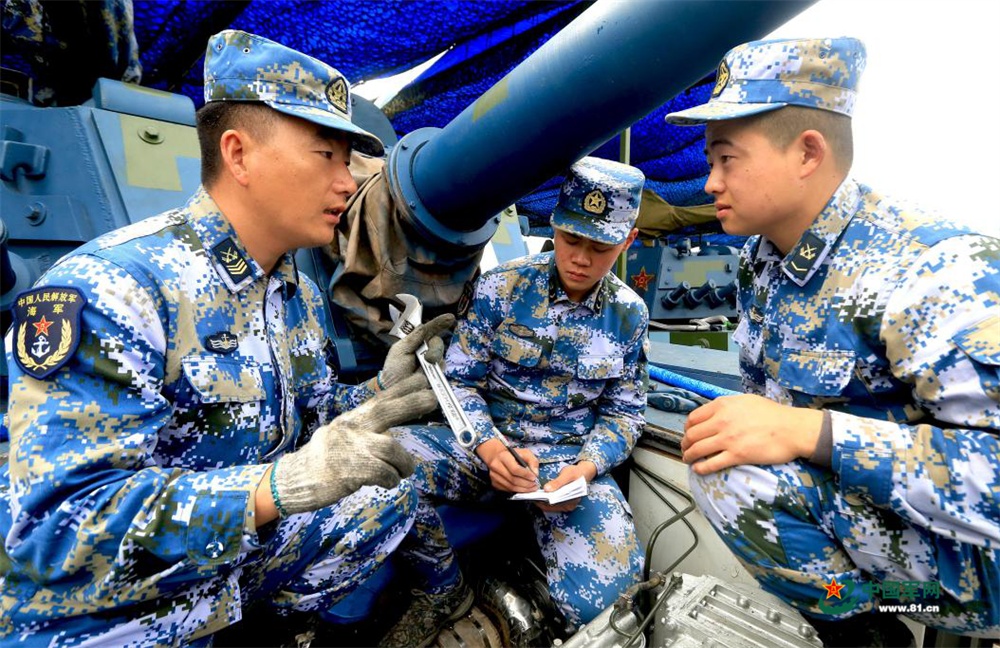 荣光之路丨4次参阅4次幕后！一级军士长在“方寸天地”向党和人民报告