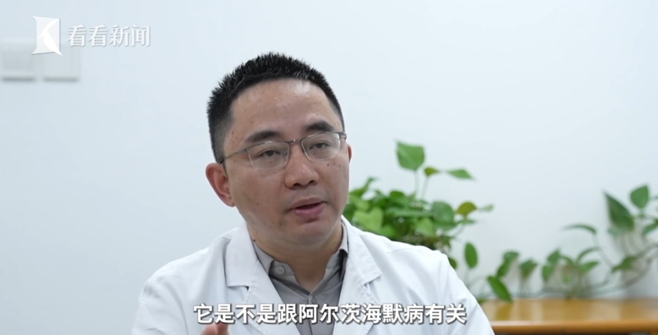 老人每月花4500元租两套房囤废品，3套房被30吨垃圾堆满，称“只有它不会变心”