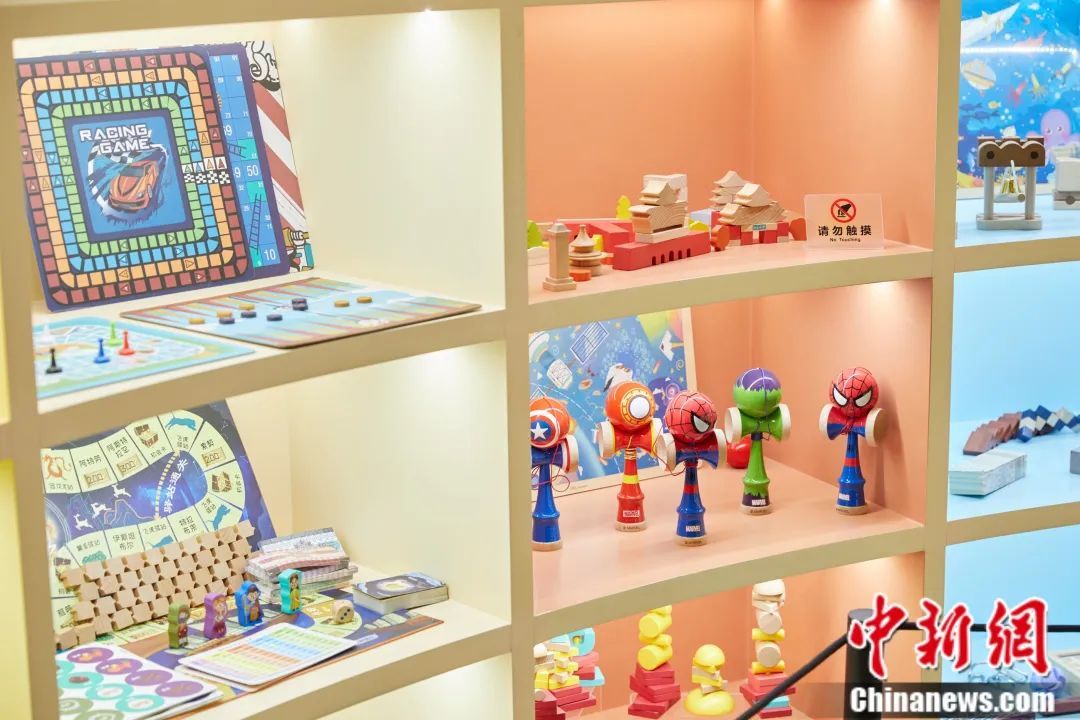 这座被群山包围的小城，何以将木头“玩”转全球？