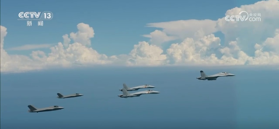 重塑现代空战新格局 解码受阅空中梯队“正确打开方式”