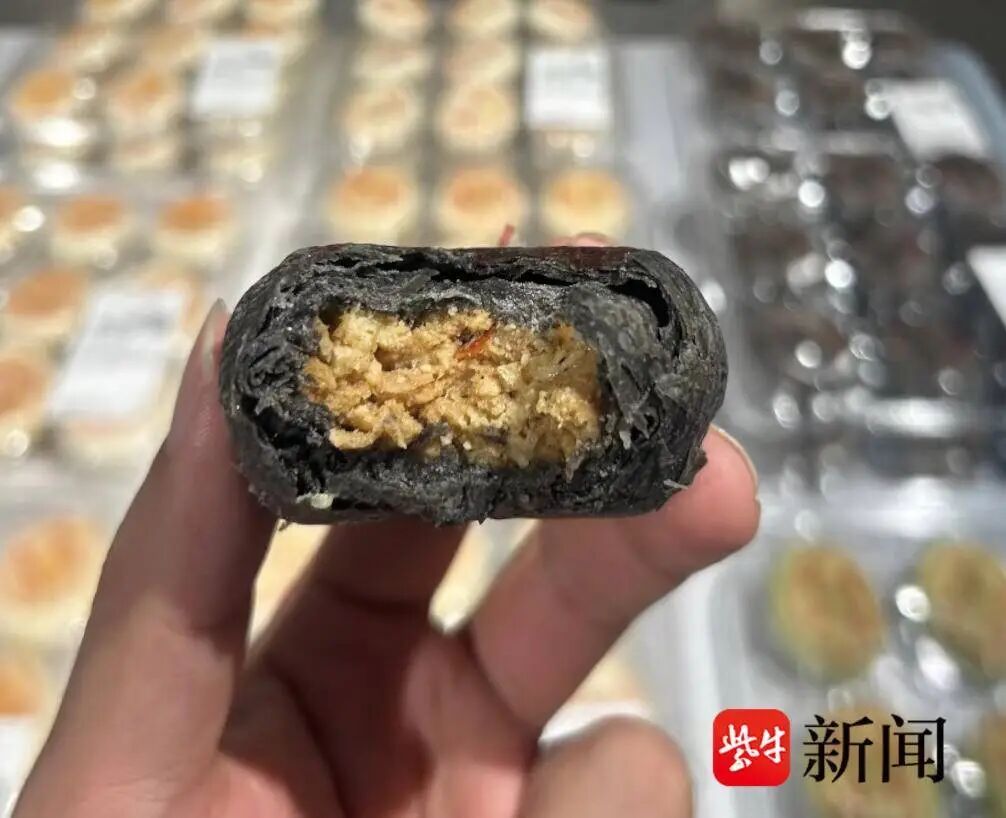 中秋将至，月饼又出新口味！现烤臭豆腐月饼越嚼越上头？