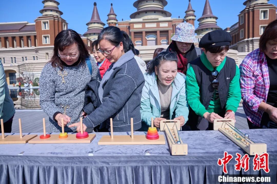 这座被群山包围的小城，何以将木头“玩”转全球？