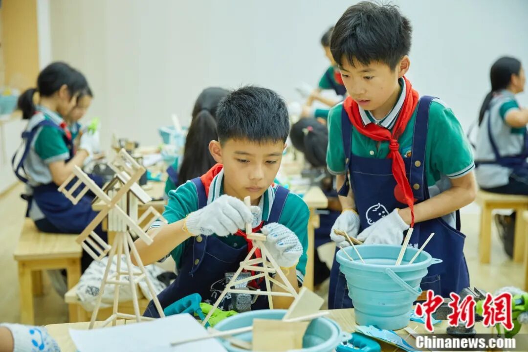 这座被群山包围的小城，何以将木头“玩”转全球？