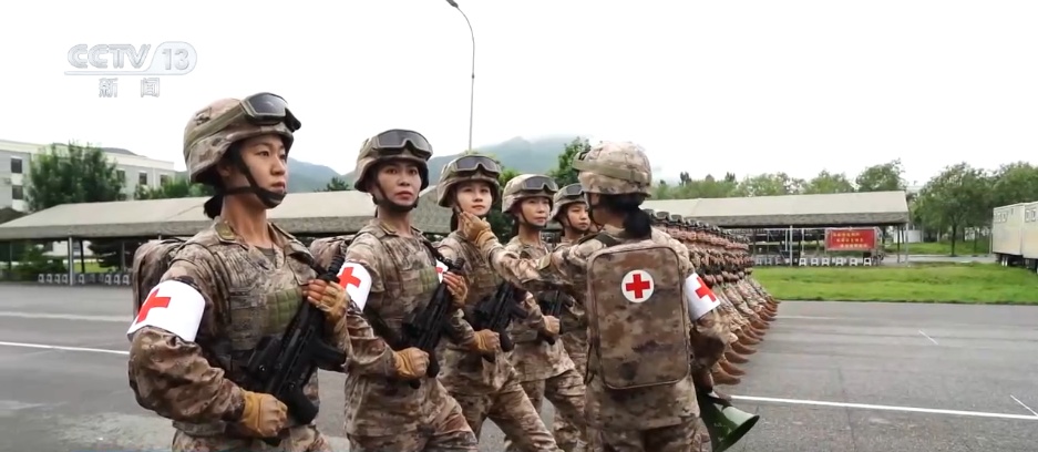用实际行动展现使命与担当 看阅兵训练场上“白衣战士”的风采