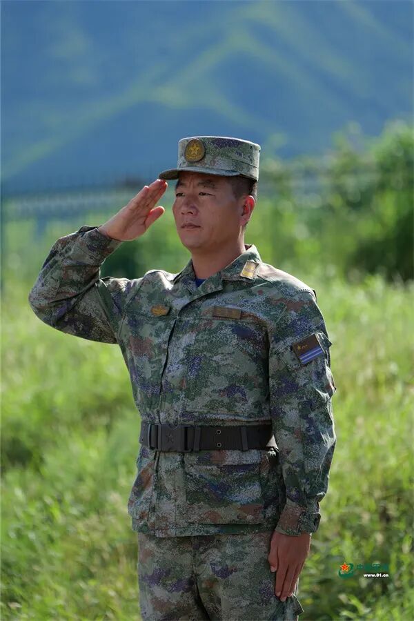 荣光之路丨4次参阅4次幕后！一级军士长在“方寸天地”向党和人民报告