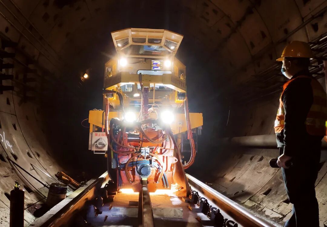 广州地铁一号线及二号线(昌岗-三元里)已全部完成换轨大修 广州地铁一号线及二号线(昌岗-三元里)已全部完成换轨大修