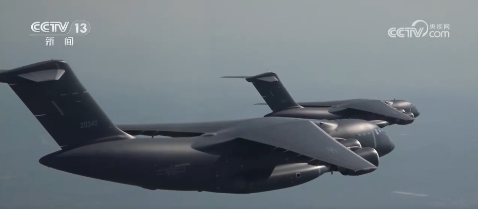 重塑现代空战新格局 解码受阅空中梯队“正确打开方式”