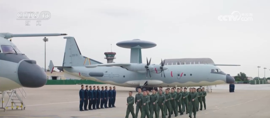 重塑现代空战新格局 解码受阅空中梯队“正确打开方式”