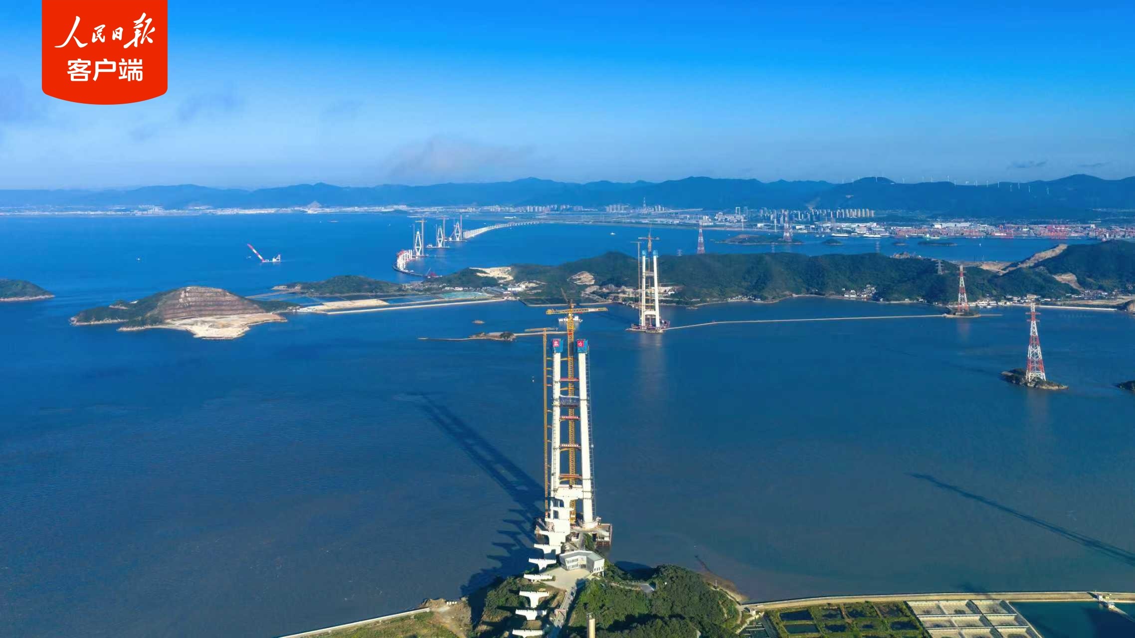 一跨1768米！国内最大跨度跨海大桥首个主塔顺利封顶