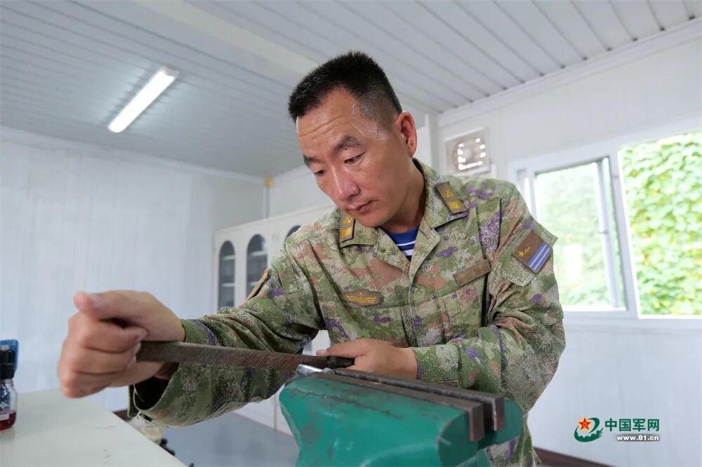 荣光之路丨4次参阅4次幕后！一级军士长在“方寸天地”向党和人民报告