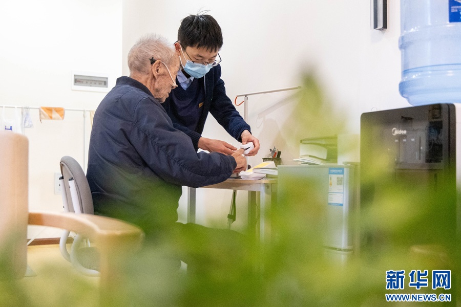 大量需求缺口下，养老护理行业为何“留不住人”？