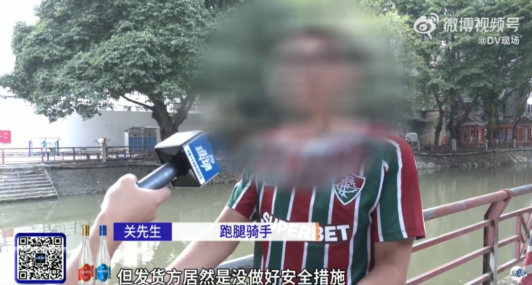 广东一骑手称配送鳄鱼半路“复活”，还抓坏了他的鞋，老板：我没说过是死的，平台回应