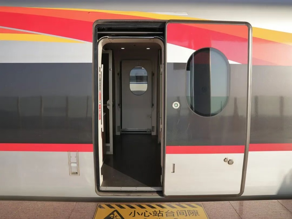 高铁列车上的这些“门”道你知道多少 高铁列车上的这些“门”道你知道多少