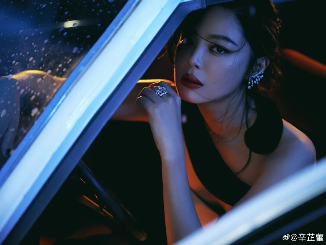 辛芷蕾获奖后，甄子丹发文祝贺；辛芷蕾曾透露因被甄子丹团队挖掘从而走上演艺道路