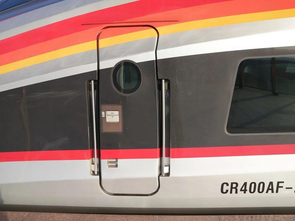 高铁列车上的这些“门”道你知道多少 高铁列车上的这些“门”道你知道多少