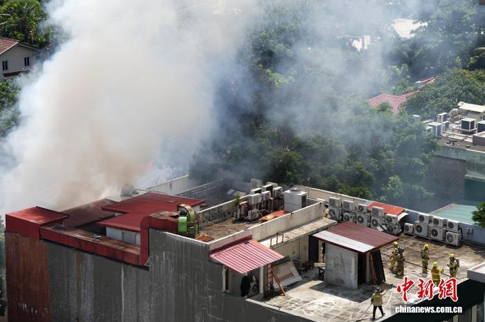 菲律宾马尼拉中央商务区发生火灾