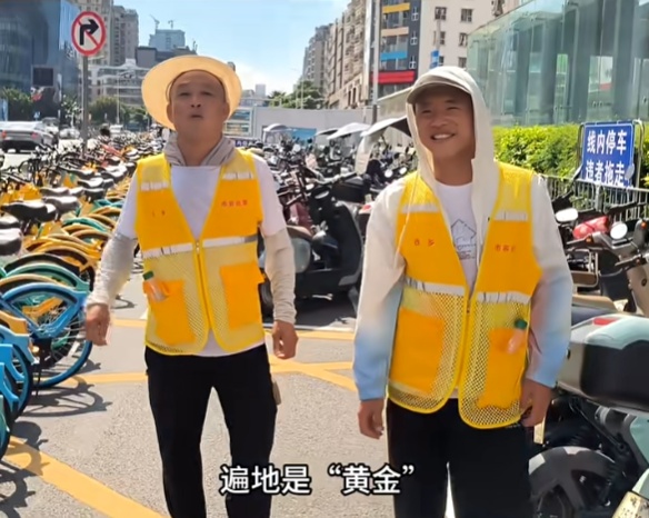 父子来深摆摊日赚5元，遇城管执法情绪失控…结局好暖心！