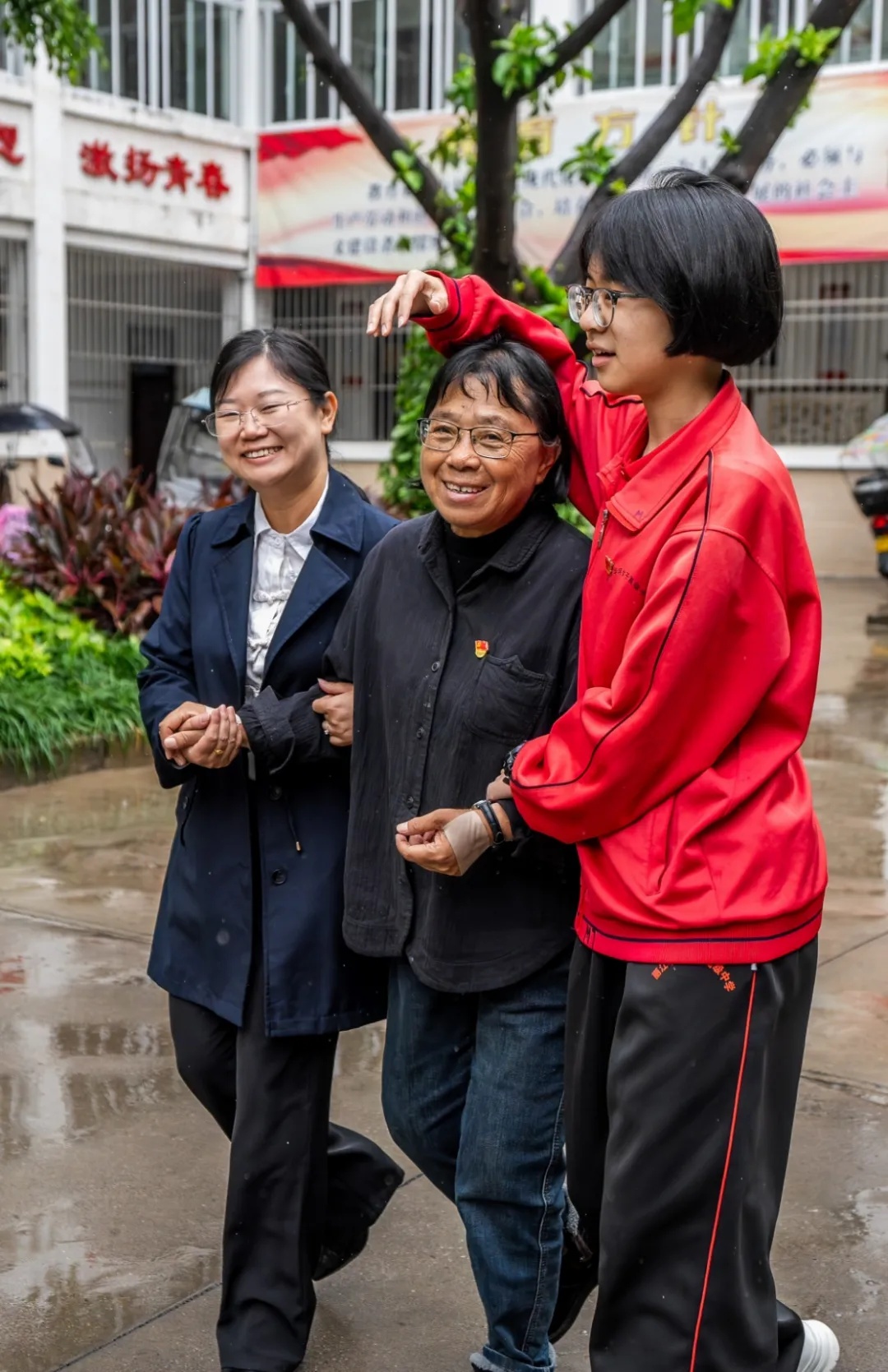 别人叫我“燃灯校长”，但我知道，我身后是一群“灯盏”