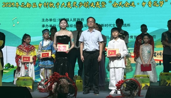 广州一乡村歌手大赛奖品是肥猪，成人领大猪，儿童领小猪，网友：“我也想参加”