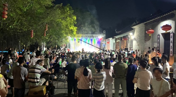 广州一乡村歌手大赛奖品是肥猪，成人领大猪，儿童领小猪，网友：“我也想参加”