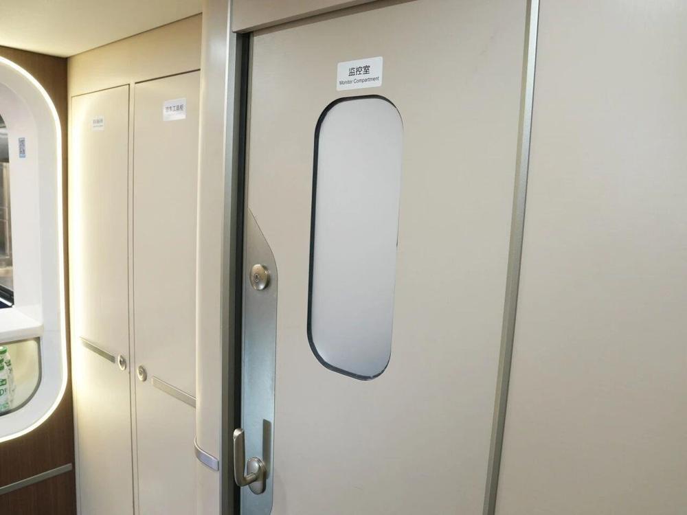 高铁列车上的这些“门”道你知道多少 高铁列车上的这些“门”道你知道多少