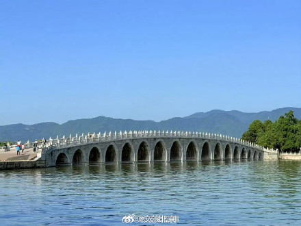 舒朗！北京秋天氛围感越来越浓了