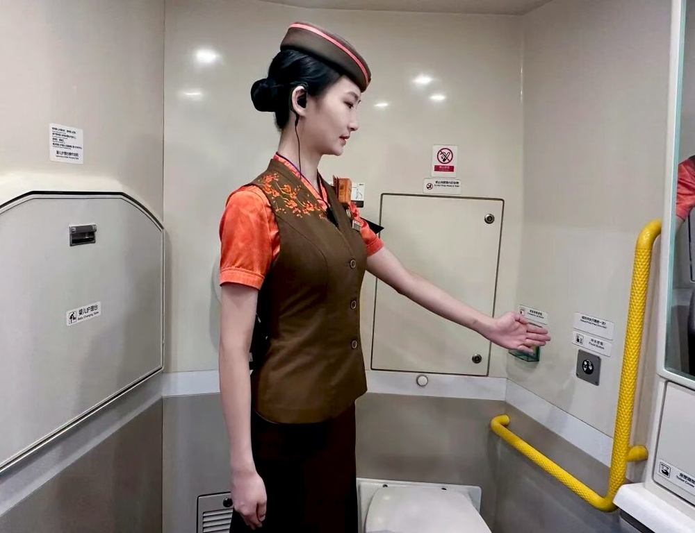 高铁列车上的这些“门”道你知道多少 高铁列车上的这些“门”道你知道多少