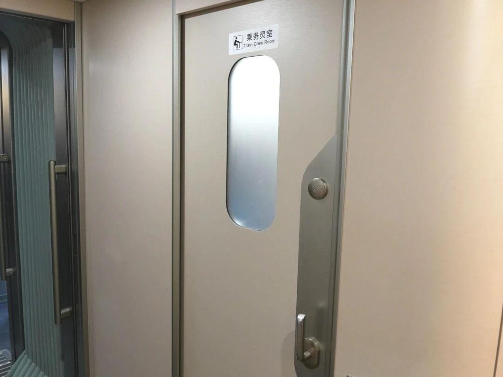 高铁列车上的这些“门”道你知道多少 高铁列车上的这些“门”道你知道多少