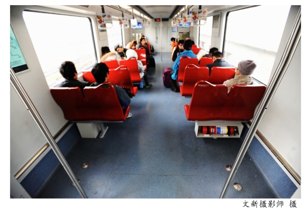 座位去哪了？上海地铁9号线拆除部分座位？增加乘客站立面积，目前在一辆列车试点