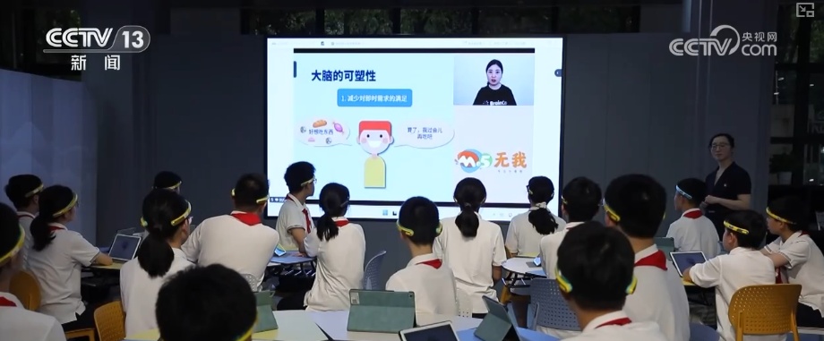 “人工智能+教育”快速铺开 多路径破解中小学AI教育“谁来教”难题