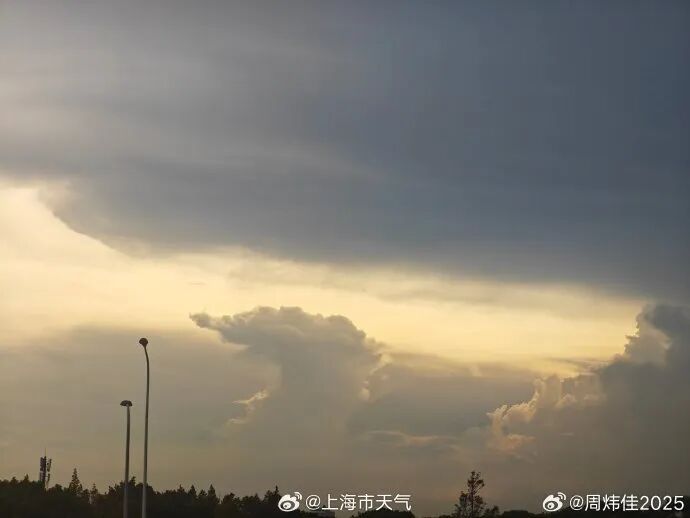 晚高峰注意！上海天气突变，风雨雷电组团 “搞事情” ，部分地区或有龙卷风+冰雹