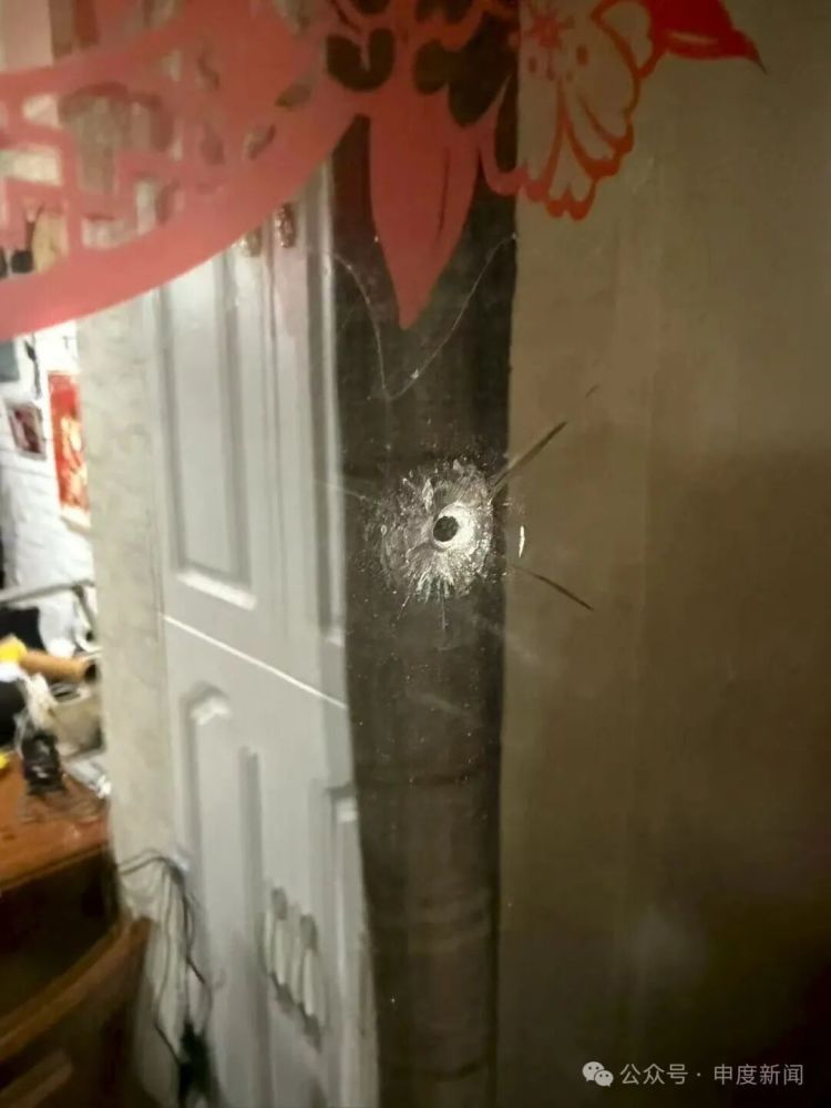 太可怕！“住了十几年没遇到过”，上海一小区居民报警：窗户玻璃上惊现碎痕