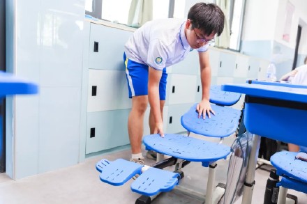 用课桌椅平躺睡！广州这些学校“上新”更上心