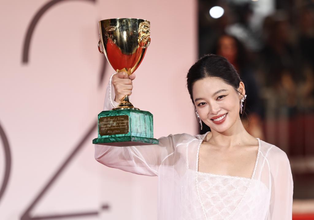 辛芷蕾夺得威尼斯电影节最佳女演员奖