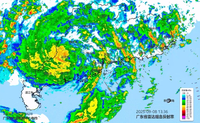 风大浪急，香港采取多种措施应对台风“塔巴”影响