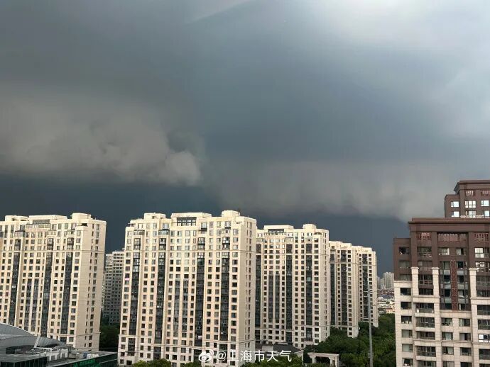 晚高峰注意！上海天气突变，风雨雷电组团 “搞事情” ，部分地区或有龙卷风+冰雹