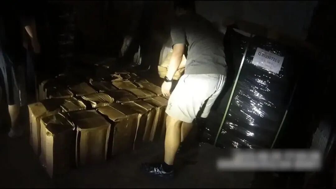 别吸“笑气”！都抓了！金额超100万！