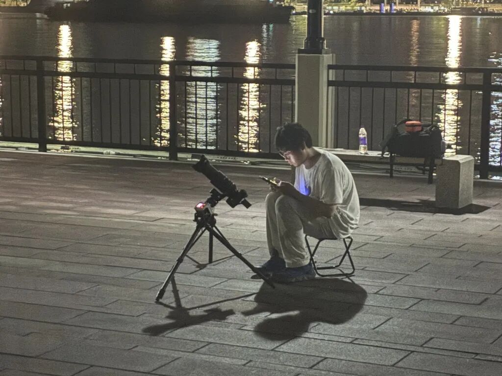 “红月亮”，刷屏朋友圈