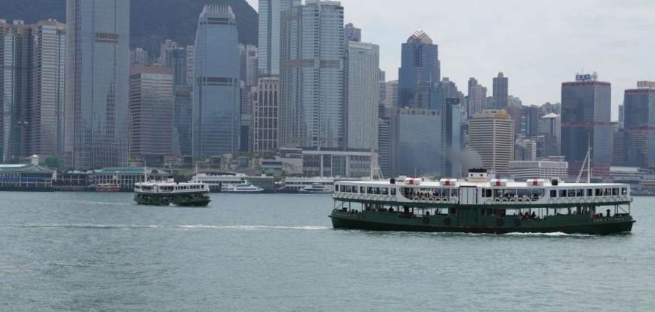 风大浪急，香港采取多种措施应对台风“塔巴”影响